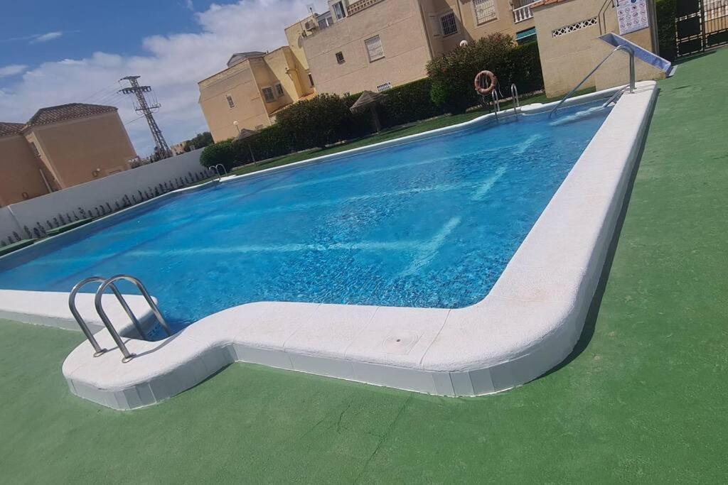 Bungalow Avec Piscine Torrevieja Extérieur photo