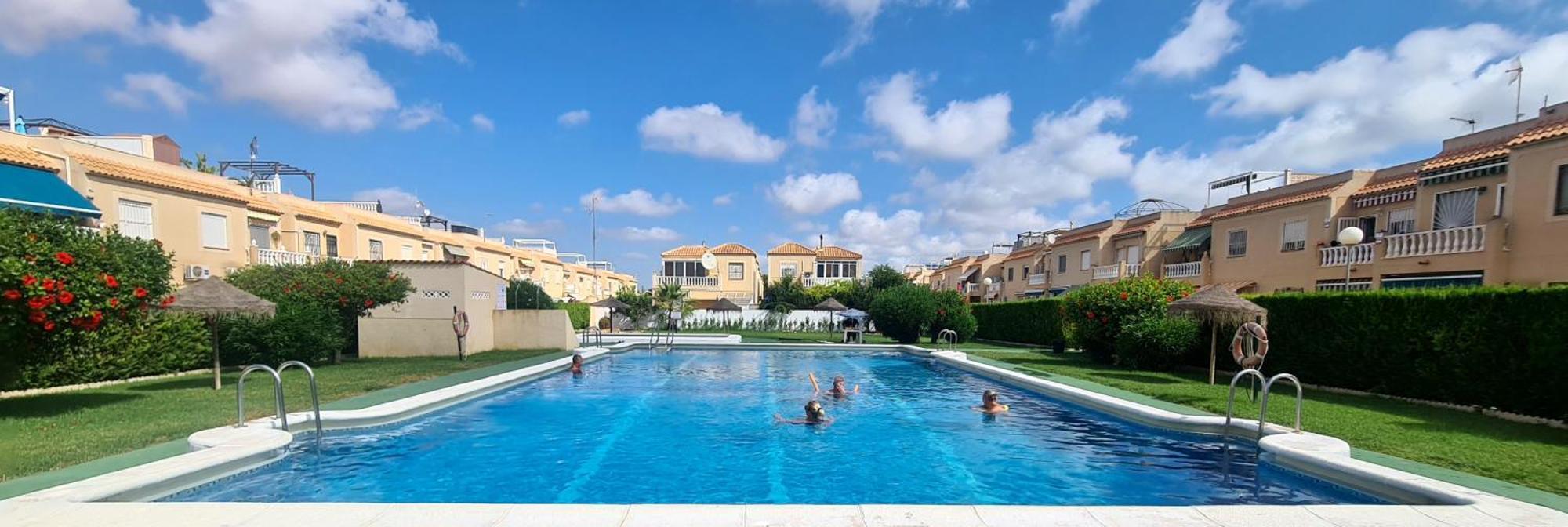 Bungalow Avec Piscine Torrevieja Extérieur photo